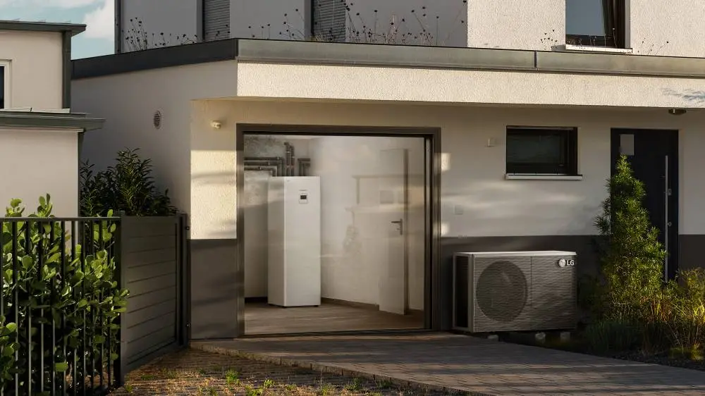 Maison avec pompe à chaleur air-eau et local technique